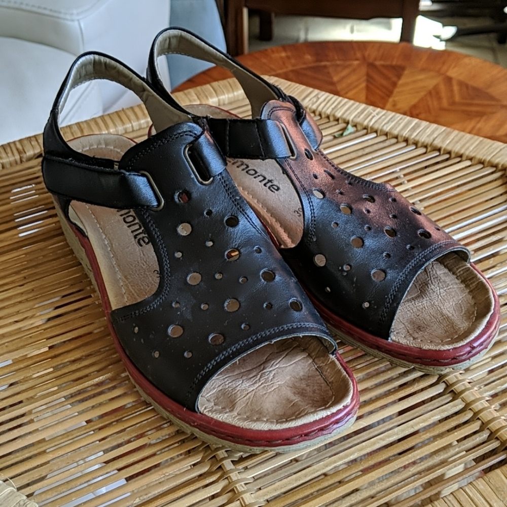 EUC Remonte by Rieker navy T-Strap perforated leather wedge sandals 39 / 8.5